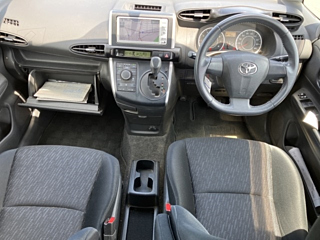 TOYOTA WISH 2010