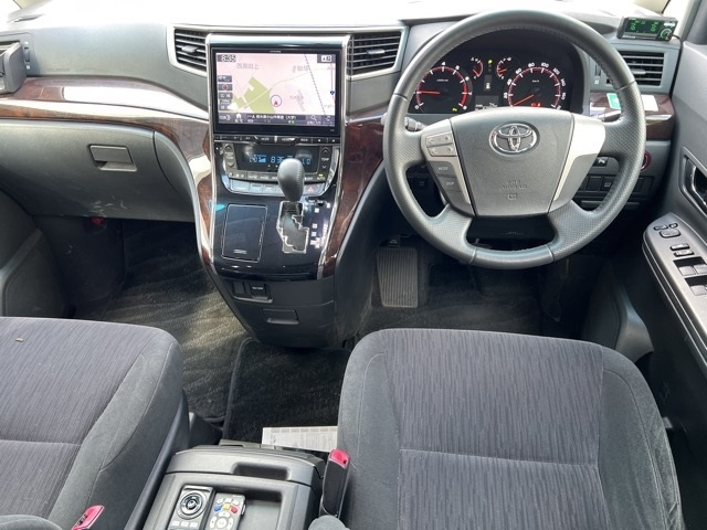 TOYOTA ALPHARD 2011