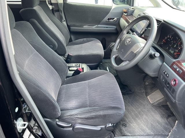 TOYOTA ALPHARD 2011