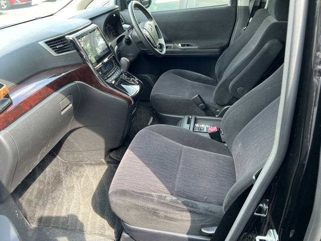 TOYOTA ALPHARD 2011