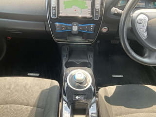 NISSAN LEAF 2017