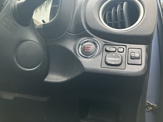 TOYOTA VITZ 2012
