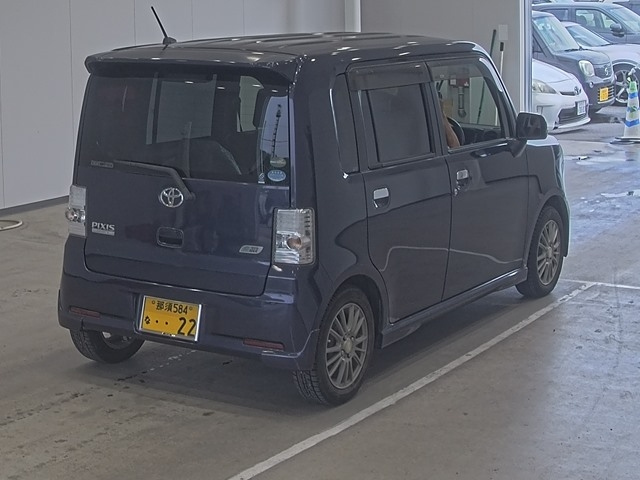 TOYOTA PIXIS SPACE 2015