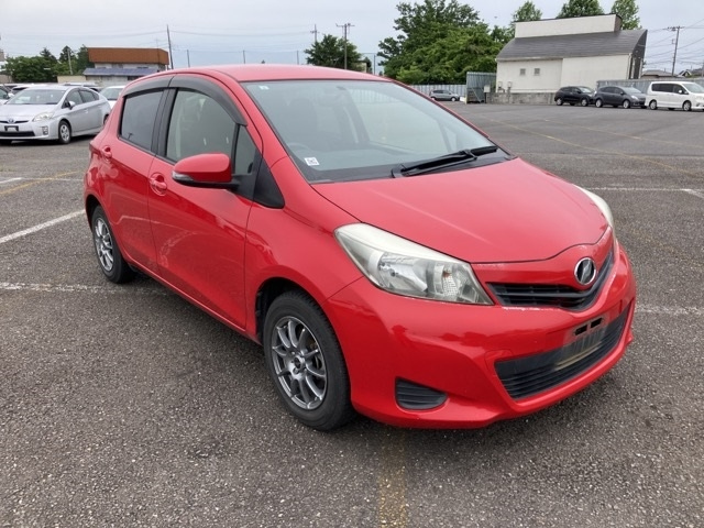 TOYOTA VITZ 2013