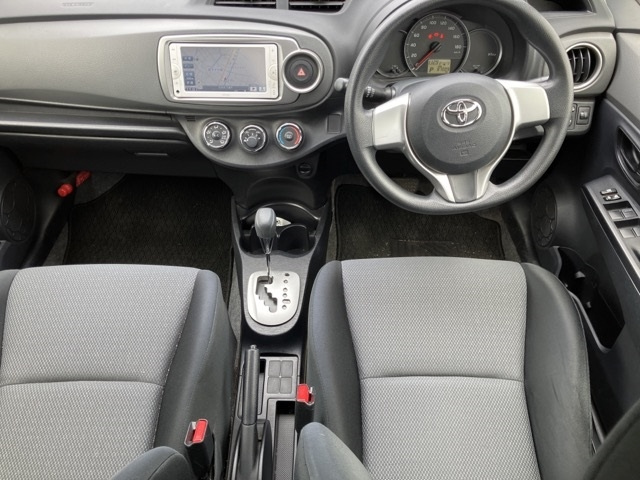 TOYOTA VITZ 2013