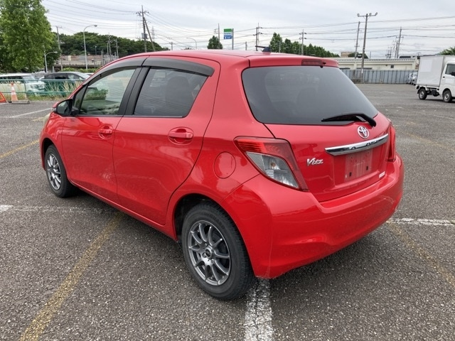TOYOTA VITZ 2013