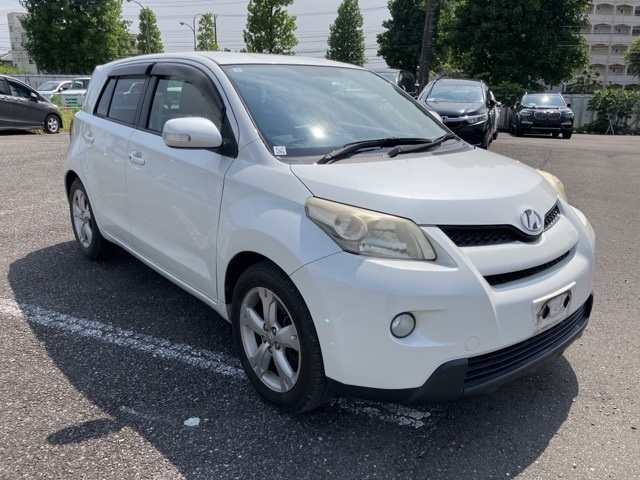 TOYOTA IST 2010