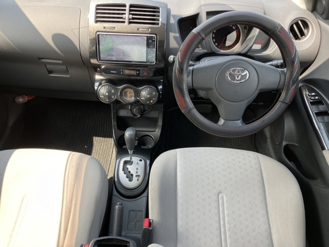 TOYOTA IST 2010