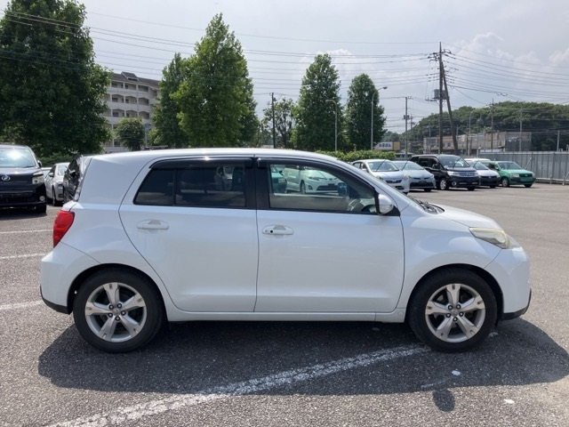 TOYOTA IST 2010