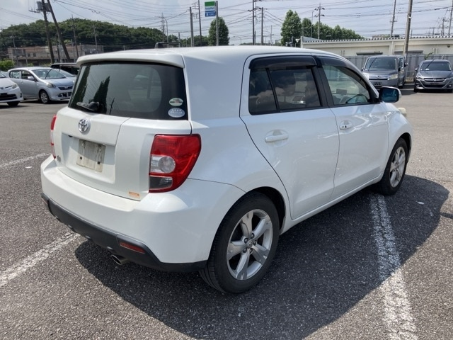 TOYOTA IST 2010
