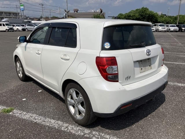 TOYOTA IST 2010