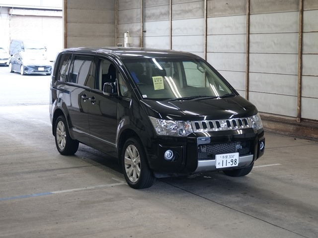 MITSUBISHI DELICA D5 2018