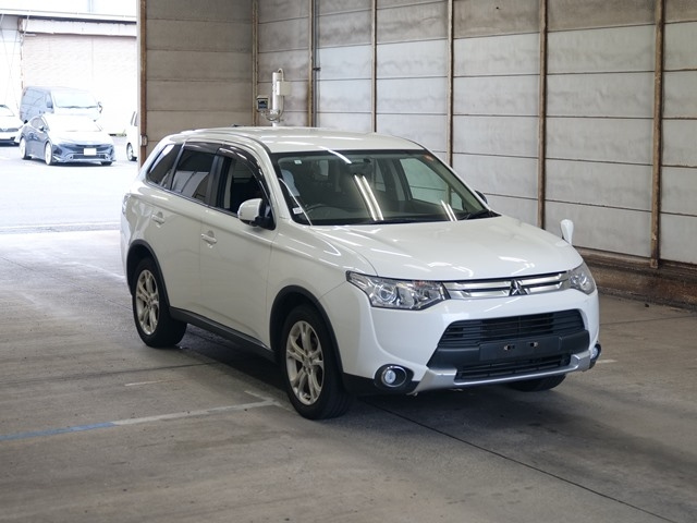 MITSUBISHI OUTLANDER 2015