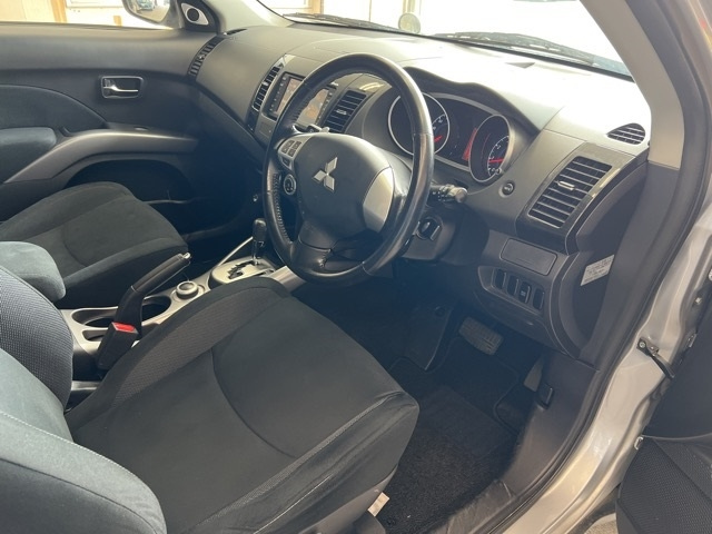 MITSUBISHI OUTLANDER 2008