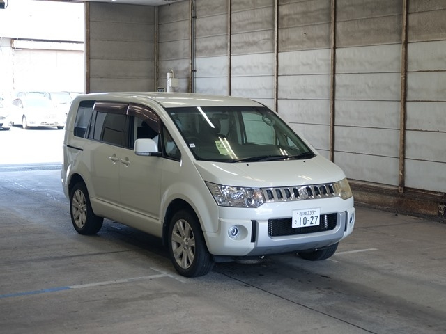 MITSUBISHI DELICA D5 2010