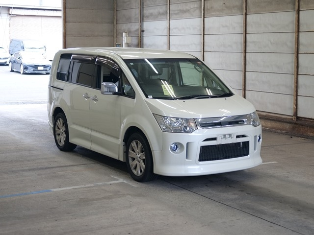 MITSUBISHI DELICA D5 2011