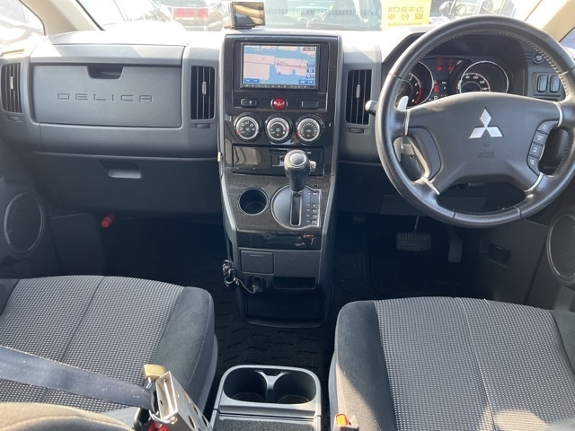 MITSUBISHI DELICA D5 2011