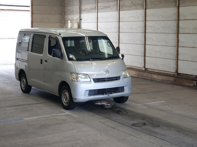 TOYOTA TOWN ACE VAN 2016