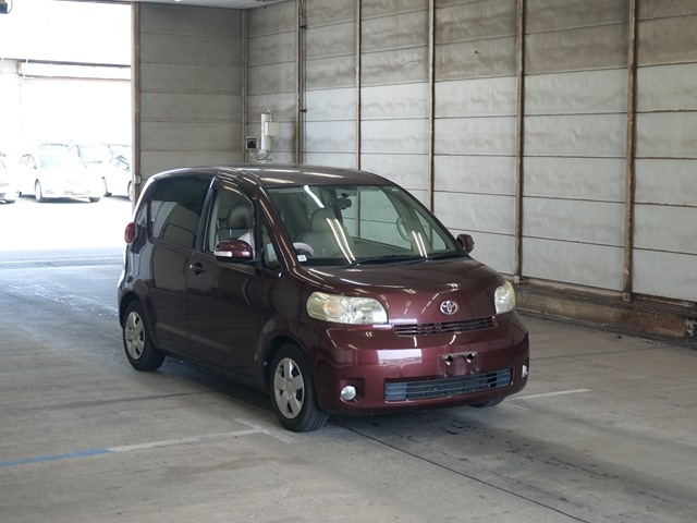 TOYOTA PORTE 2010