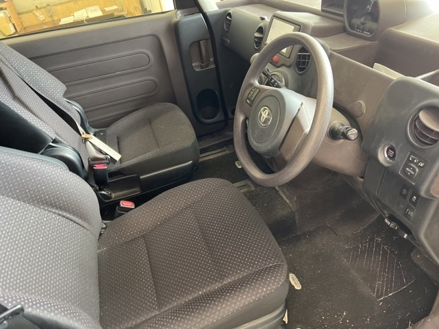 TOYOTA PORTE 2012
