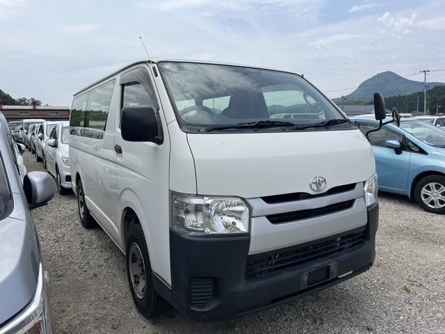 TOYOTA HIACE VAN 2016