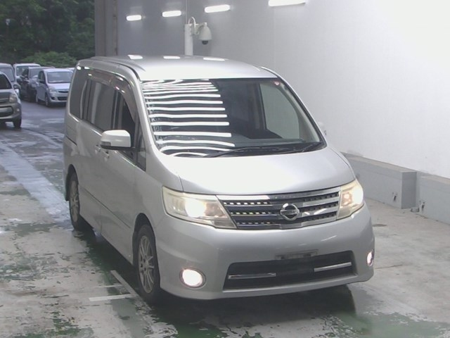 NISSAN SERENA 2010