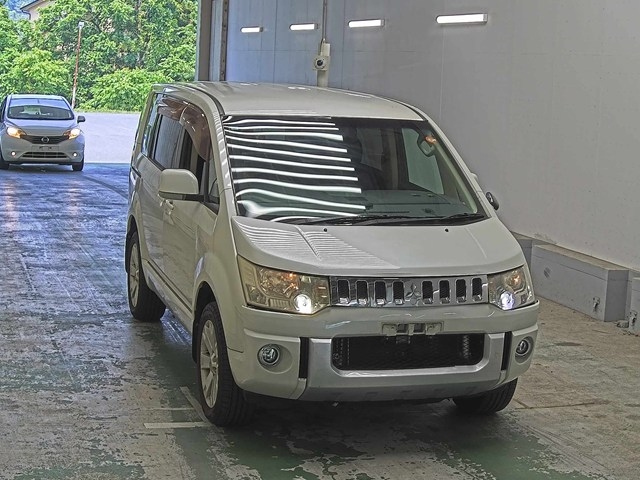 MITSUBISHI DELICA D5 2009