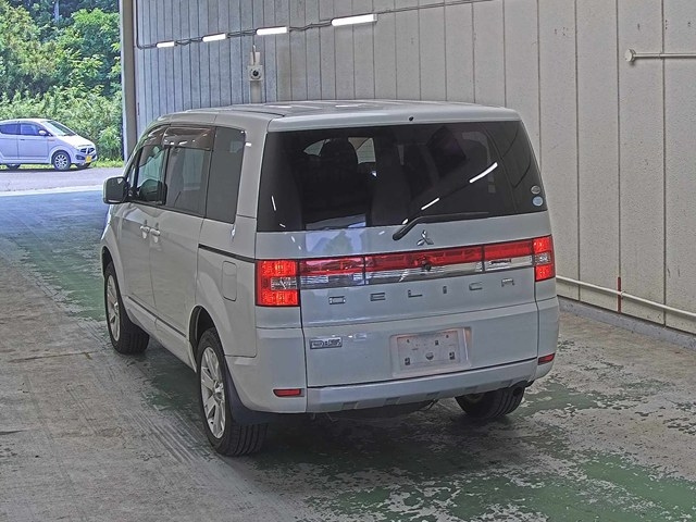 MITSUBISHI DELICA D5 2009