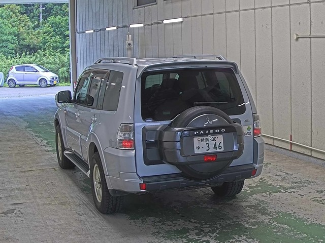 MITSUBISHI PAJERO 2011