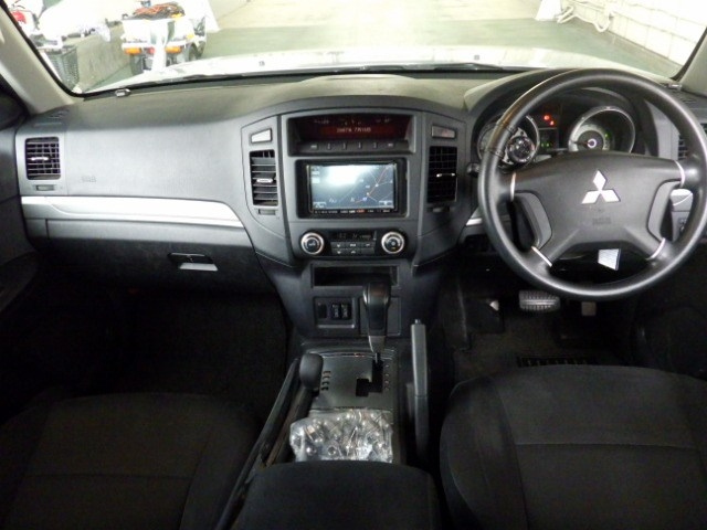 MITSUBISHI PAJERO 2011