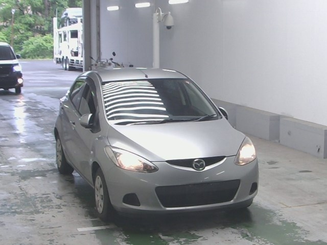 MAZDA DEMIO 2010