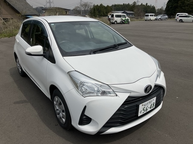 TOYOTA VITZ 2017