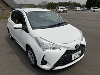 TOYOTA VITZ 2017