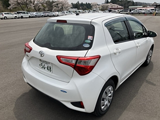 TOYOTA VITZ 2017