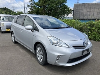 TOYOTA PRIUS ALPHA 2014