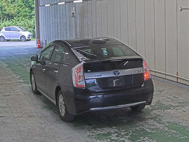 TOYOTA PRIUS PHV 2015