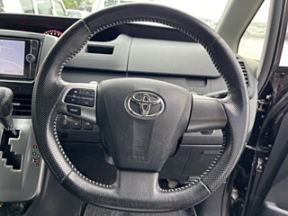 TOYOTA VOXY 2012