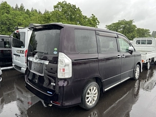 TOYOTA VOXY 2012