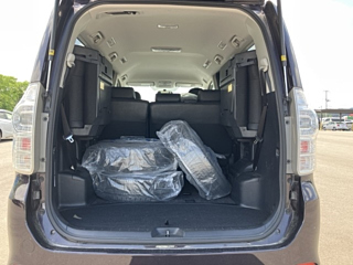 TOYOTA VOXY 2012