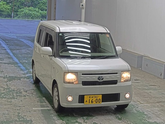 TOYOTA PIXIS SPACE 2013