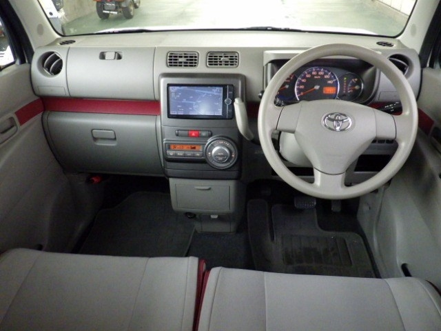 TOYOTA PIXIS SPACE 2013