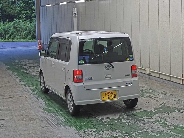 TOYOTA PIXIS SPACE 2013