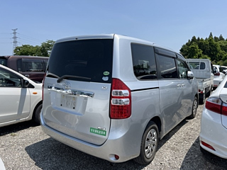 TOYOTA NOAH 2012