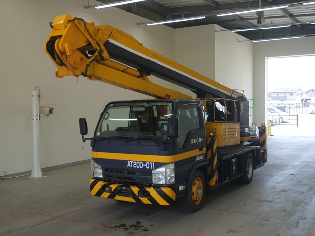 ISUZU ELF 2012
