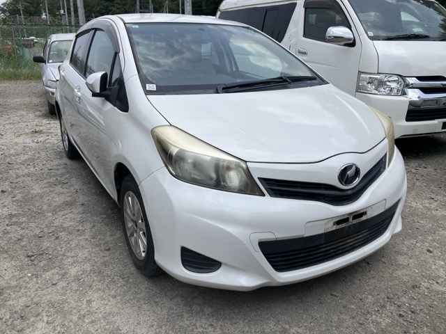 TOYOTA VITZ 2011