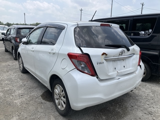 TOYOTA VITZ 2011