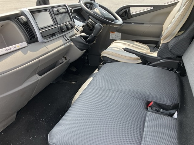 MITSUBISHI CANTER 2022