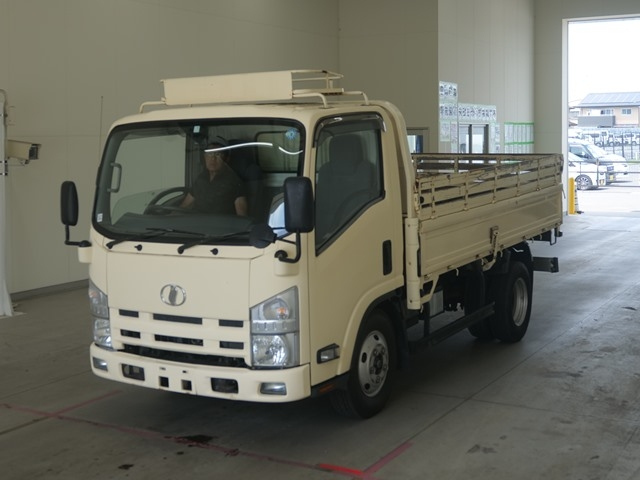 NISSAN TRUCK 2010