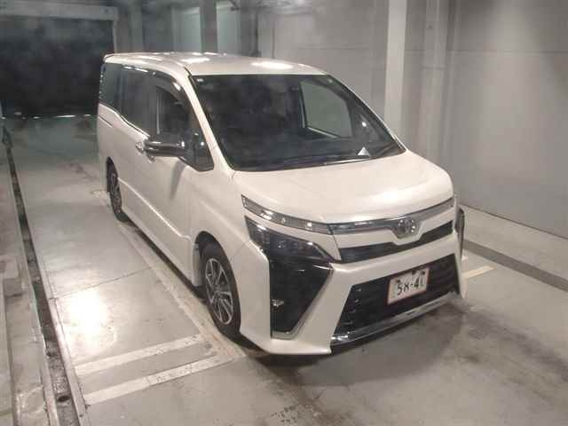 TOYOTA VOXY 2020