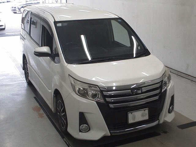 TOYOTA NOAH 2014